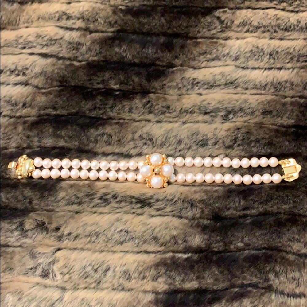 Stunning pearl bracelet gold/plate. #A286